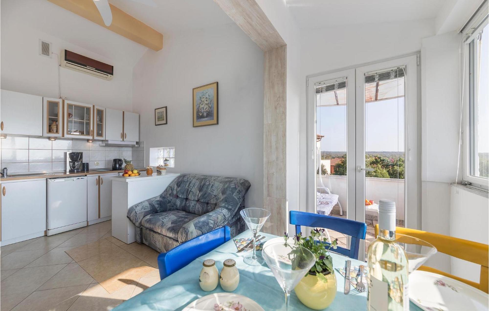 Beautiful Apartment In Barbariga With Kitchen Eksteriør billede