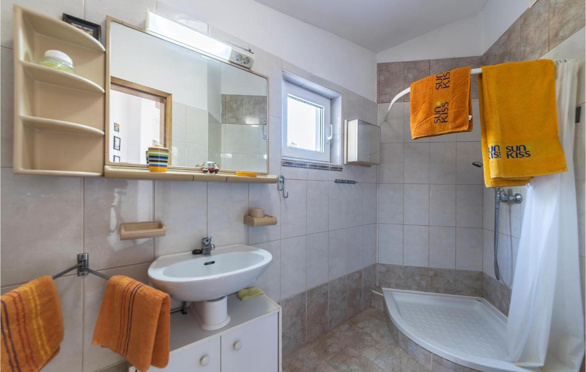Beautiful Apartment In Barbariga With Kitchen Eksteriør billede